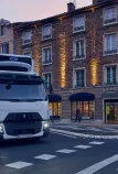 Renault Trucks D Wide 19-tonne model fitted with a Lamberet refrigerated body: city driving and deliveries