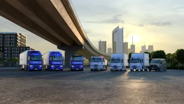 Renault Trucks E-TECH 2025 range poster without the Kleuster cargo bike and without Renault Trucks E-Tech Trafic, featuring vehicles in launch colours, with Renault Trucks E-Tech D 12 / D 14 and Renault Trucks E-Tech T 780.