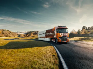 Model year 2025: Renault Trucks T High Smart Racer on a winding road
