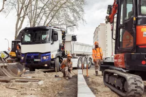 Renault Trucks E-Tech C 8x4 Tridem, the electric construction vehicle adapted to the urban environment that does its job more efficiently in town.