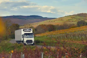 A 19-tonne Renault Trucks D Wide fitted with a Lamberet refrigerated body: on the road through the vineyards in autumn