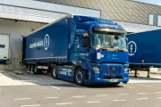 1376358_renault-trucks_kuehne-nagel_poferries-electric-truck-channel-crossing-4.