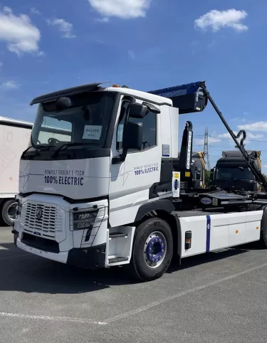 1474451_renault-trucks-e-tech-c-6x2-with-boughtons-hookloader